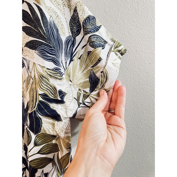 Tahari Womens 100% Linen Button Up Shirt Large Tropical Leaf Short Sleeve Top - Picture 5 of 7